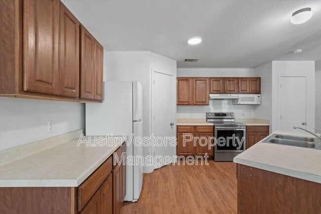 Building Photo - 1015 Glen Meadow Cove