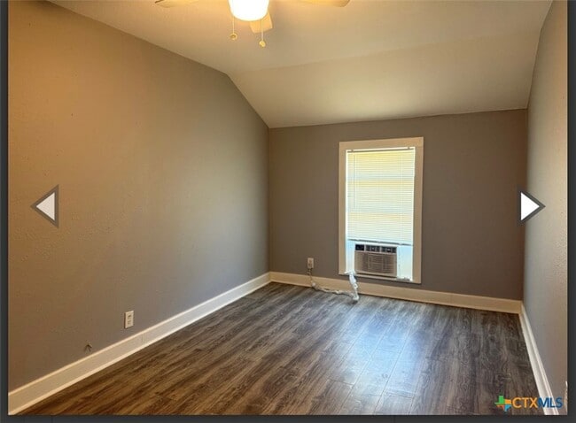 Building Photo - 1003 E Sabine St