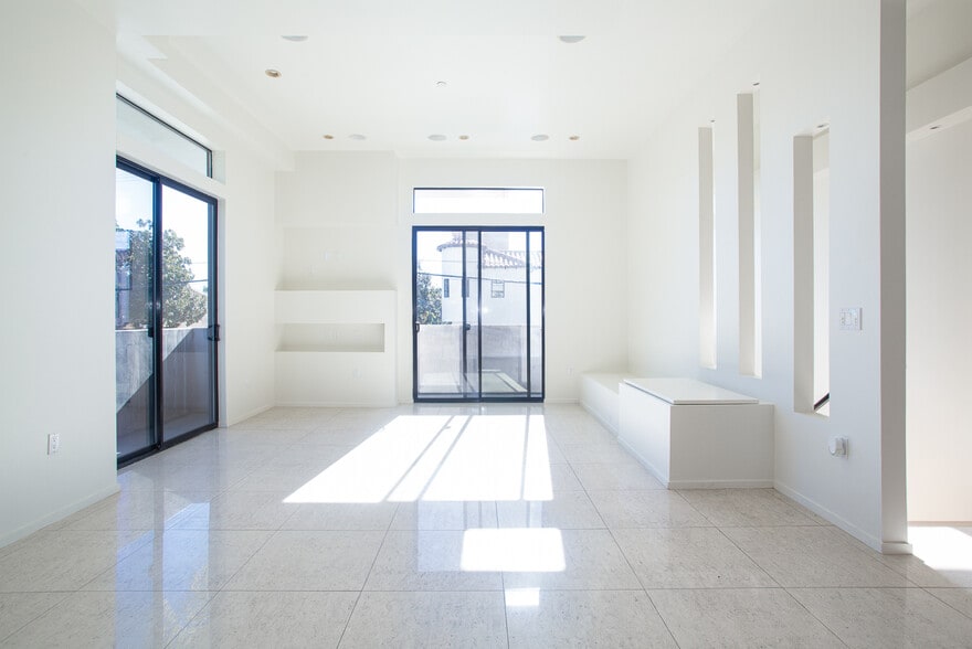 Building Photo - 8639 Whitworth Dr