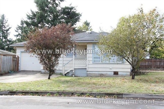 Building Photo - 2 Bed 1 Bath Home with Huge Bonus Room Nea...