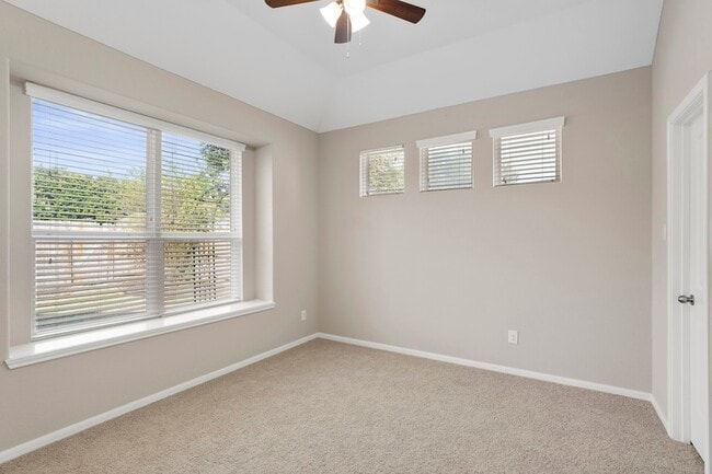 Building Photo - 314 Trillium Dr