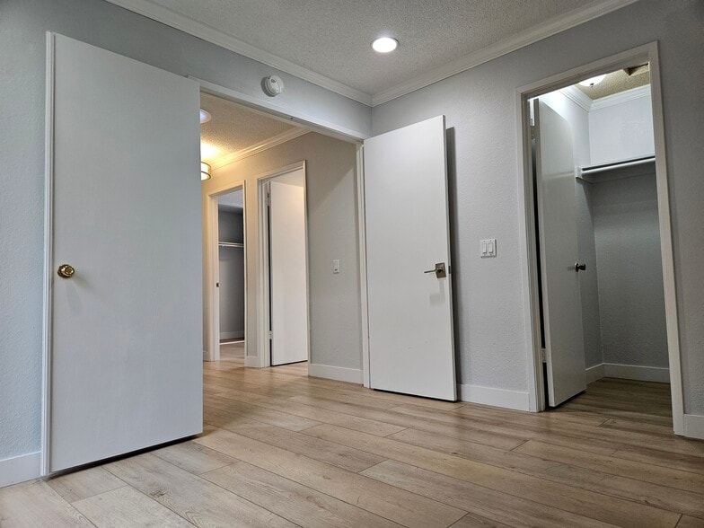 Building Photo - 6303 Rubicon Ave