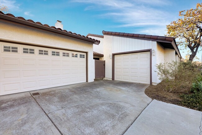 Building Photo - LOVELY ONE STORY CONDO WITH ONE CAR GARAGE