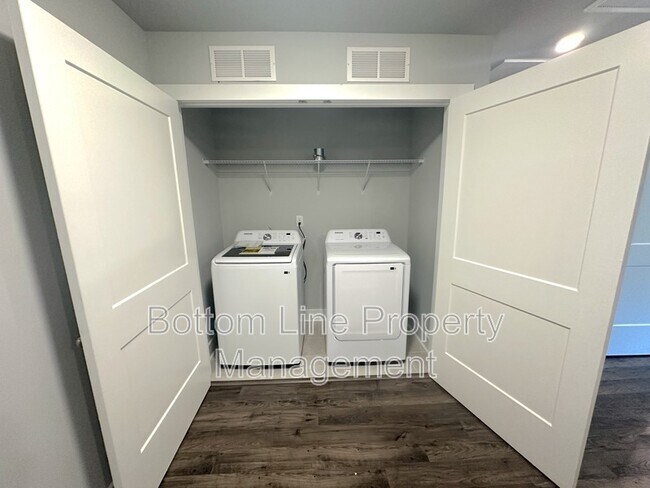 Building Photo - 3814 Starmount Ave