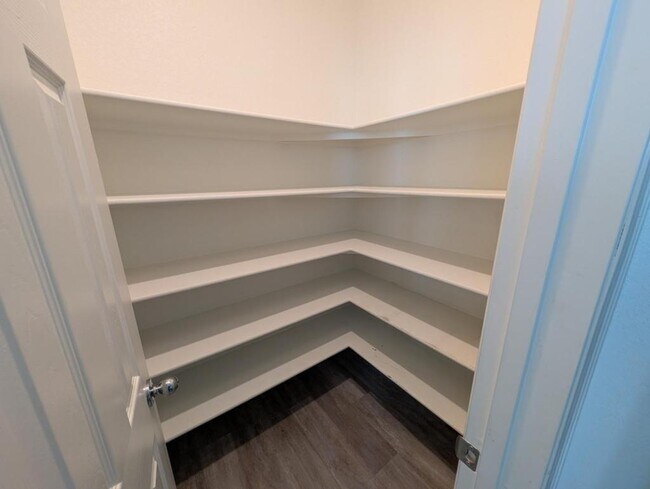 Building Photo - 17517 Booth Fls Wy