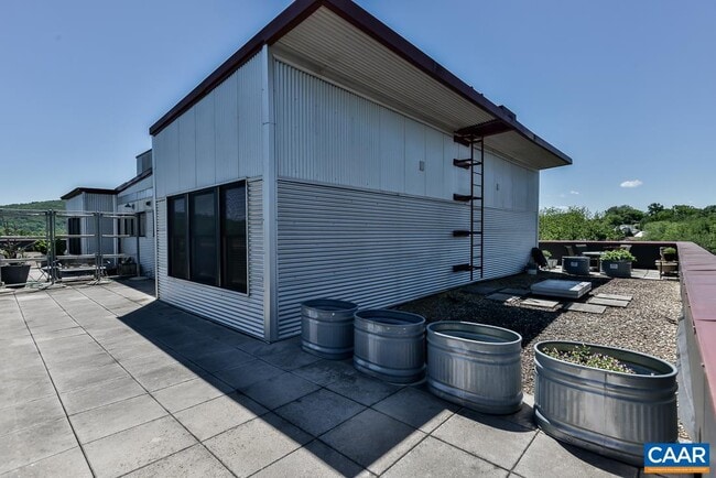 Building Photo - 200 Douglas Ave