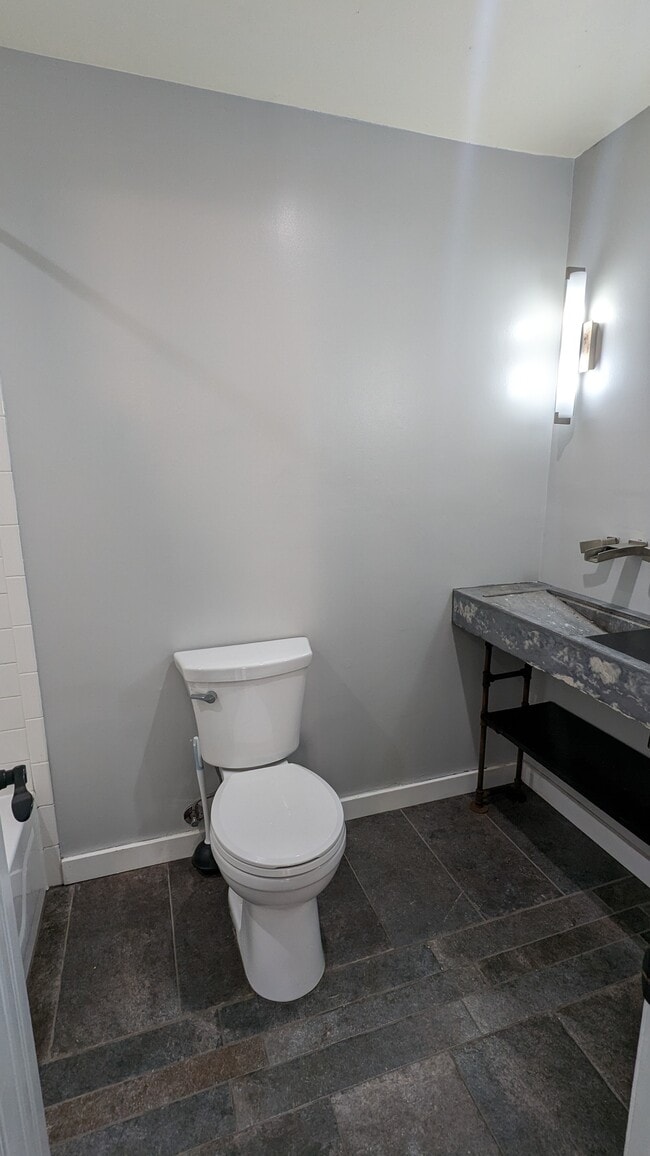 Building Photo - 5134 Pumphrey Dr