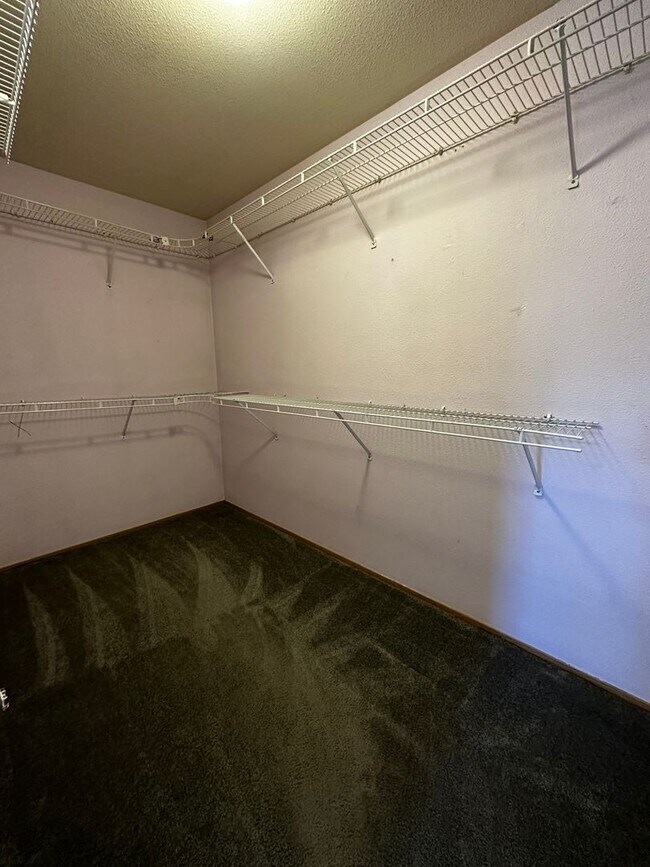 Building Photo - Gorgeous 4 Bedroom 2.5 Bath Single Family Home On Private Cul-Du-Sac