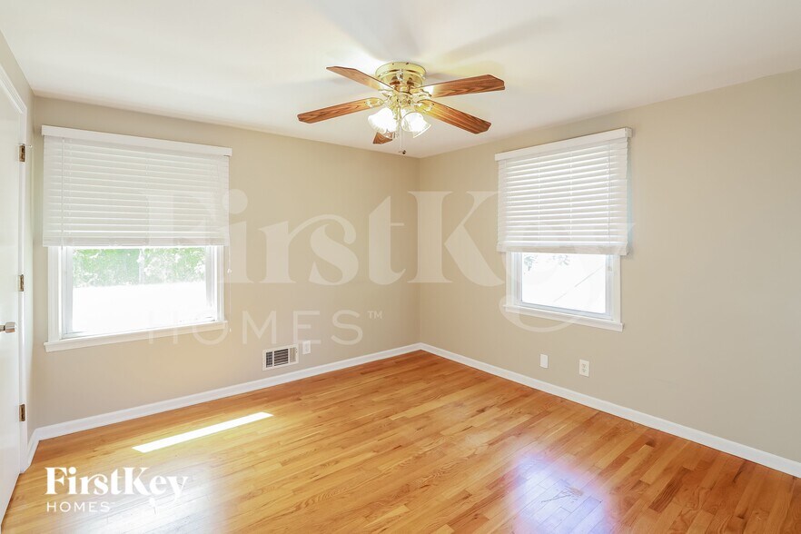Building Photo - 8408 W 89th St