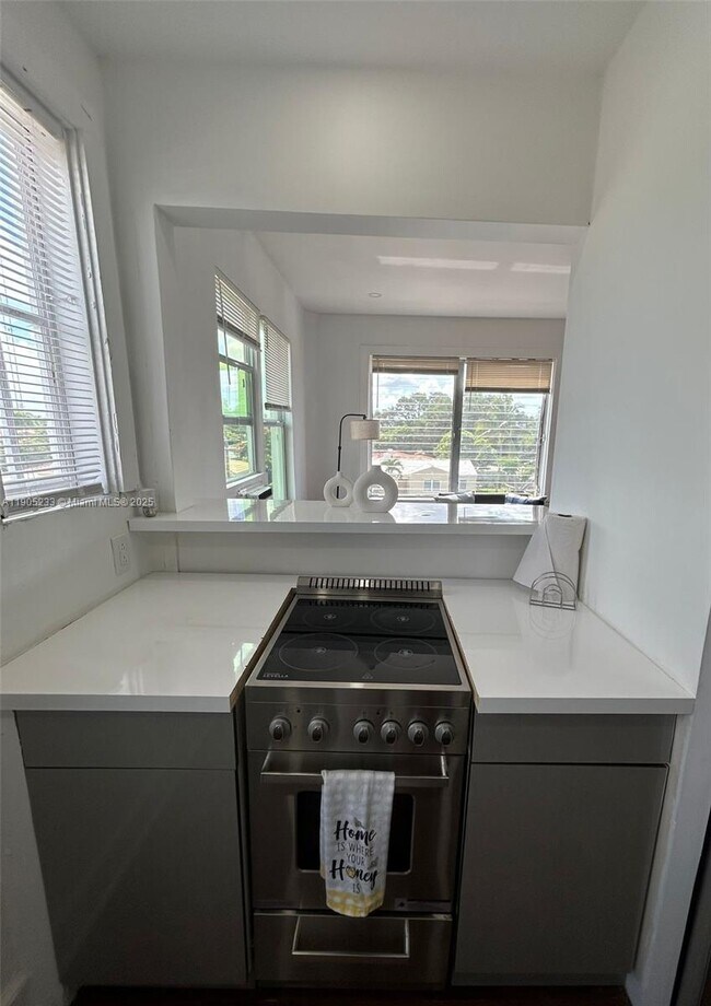 Building Photo - 444 Ponce de Leon Blvd