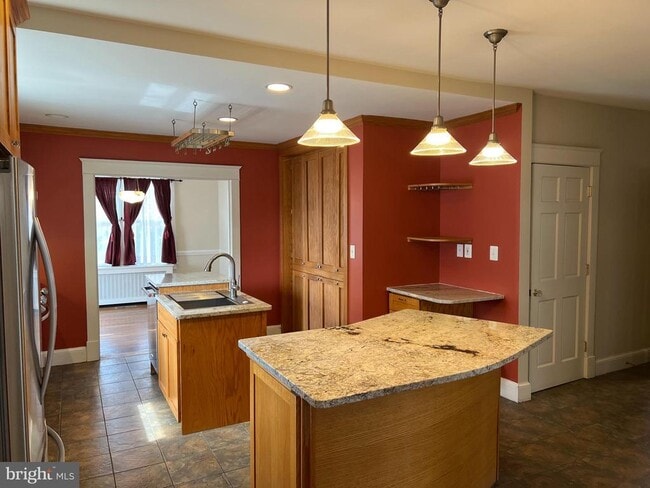 Building Photo - 2237 N Wakefield St