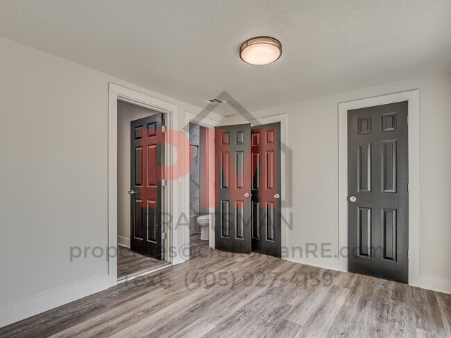 Building Photo - 1620 Linden St