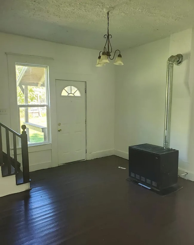 Building Photo - Spacious 2 story home near OTC