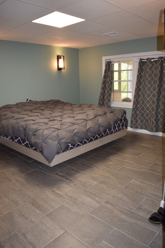 Building Photo - 999 Sunnyside Rd