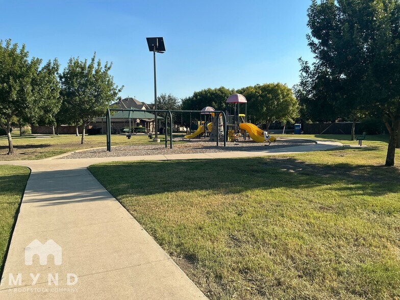 Building Photo - 5013 Cedar Springs Dr