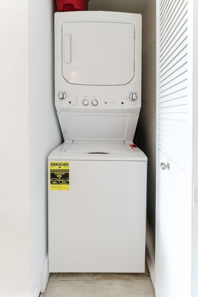 Building Photo - 101 NE 34th St