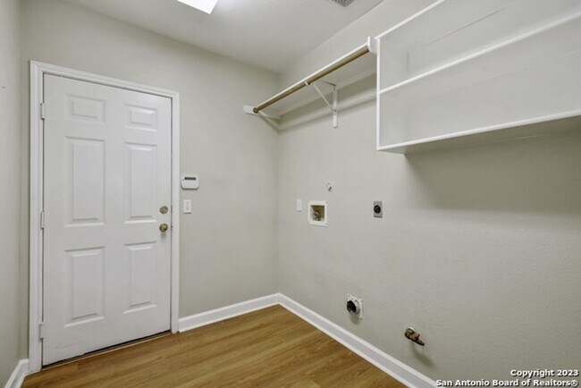 Building Photo - Braun and 1604 Area in Greenbriar gated community