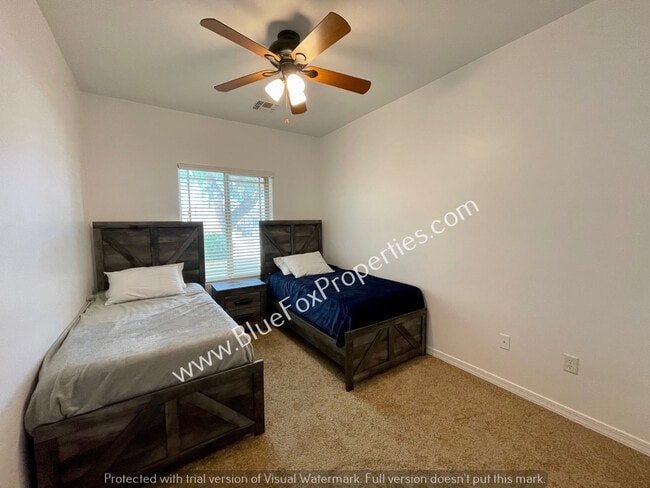 Building Photo - 1112 W Montelupo Dr