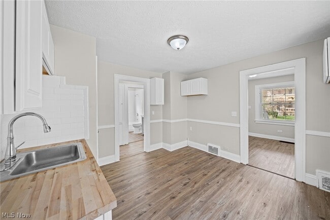 Building Photo - 3685 E 149th St