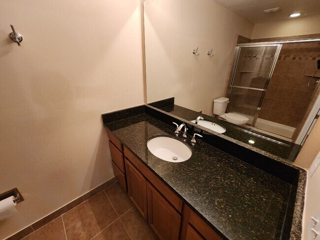 Building Photo - 50% off this beautiful 2/2 Bouchelle Condo with private garage, see details*