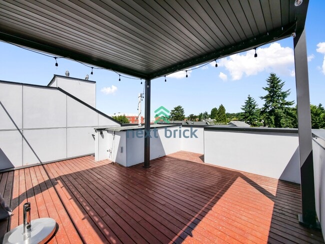 Building Photo - 2 Bed 2 Bath Spacious Townhome