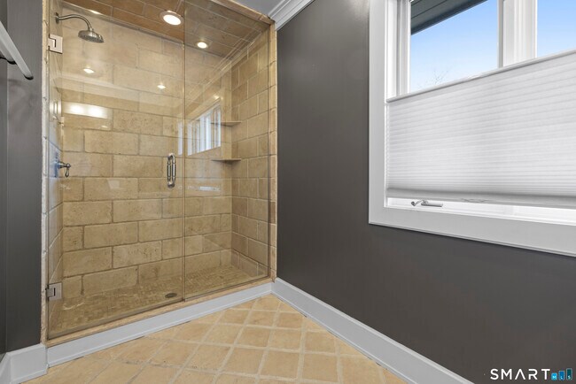 Building Photo - 1 Island Dr