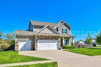 Building Photo - 5 Bedroom Home with Fenced Yard, and 3 Car Garage in Waukee