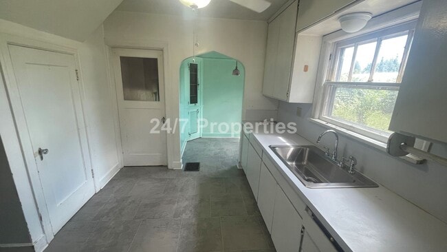 Building Photo - Rustic and Updated 3BD | 1.5 BA  Farmhouse with Large Shop!