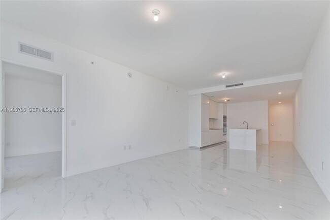 Building Photo - 700 NE 24th St