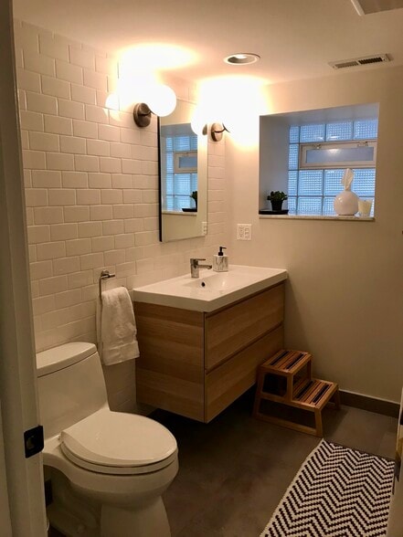 Bathroom 2 - 4532 N Albany Ave