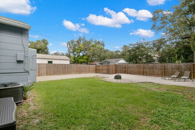 Building Photo - FULLY FENCED Home For Rent in St Petersburg!