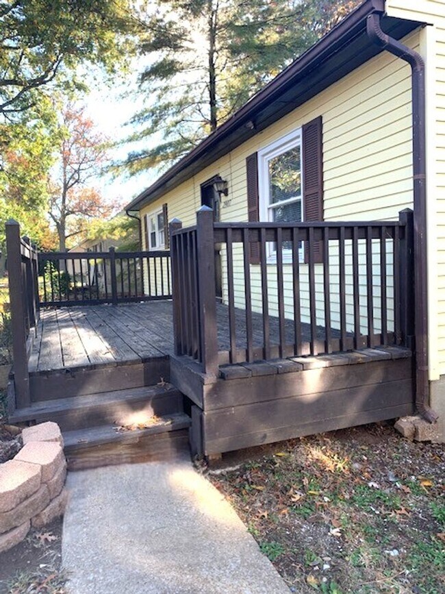 Building Photo - Cape Cod on Clay Mills Road!   251104