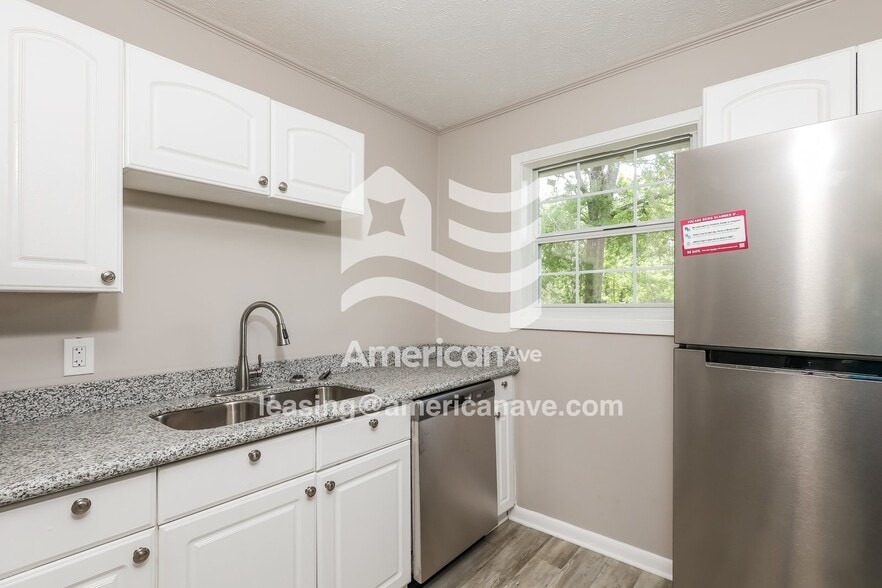 Building Photo - 1185 N Old Canton Rd