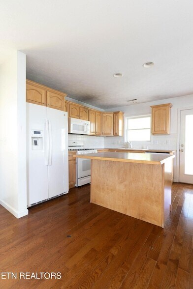 Building Photo - 2084 Allenridge Dr