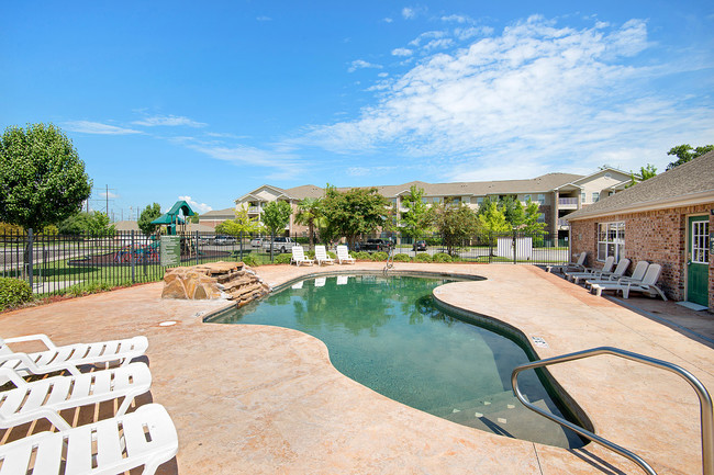 Primary Photo - Canterbury House Apartments - Baton Rouge