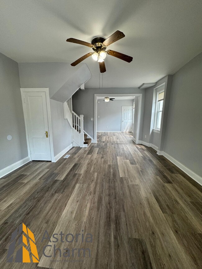 Building Photo - End Unit 3 Bedroom Home with Deck and Yard