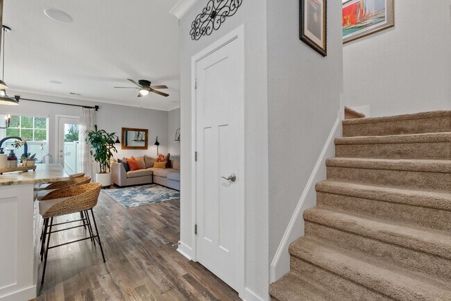 Building Photo - Luxury Townhome for Rent near Regent!