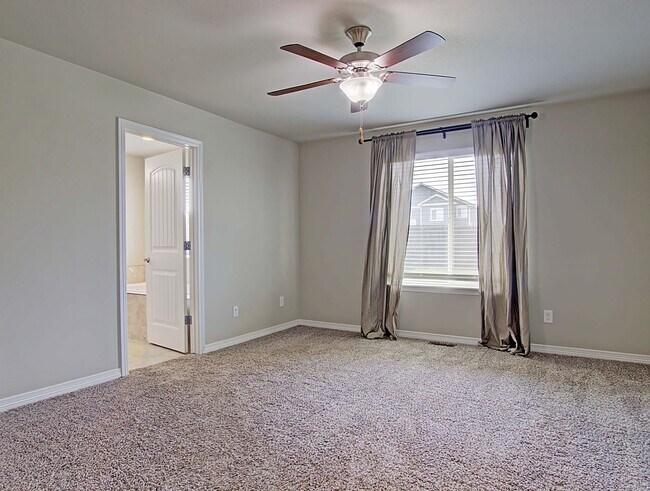 Building Photo - 10801 Saco Dr