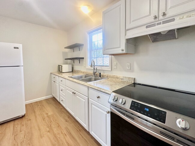 Building Photo - Fully Furnished Studio just off Highway 58