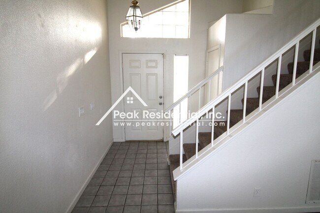 Building Photo - Spacious 3bd/2.5ba Home near Bell & Dry Creek Road