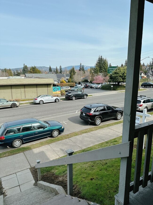 Building Photo - PRELEASE: 4bd/2ba next to Aslan Brewing Downtown