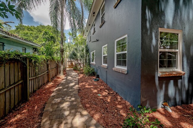 Building Photo - Tampa Bay Beautiful Historic Home