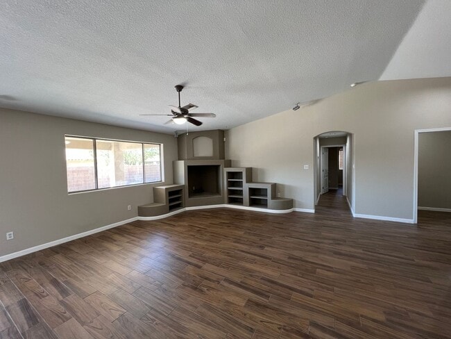 Building Photo - CULDESAC HOME IN ESTRELLA!