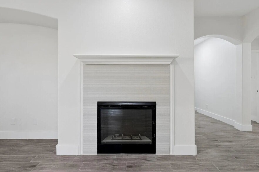 Building Photo - 17910 Royal Gate Ln