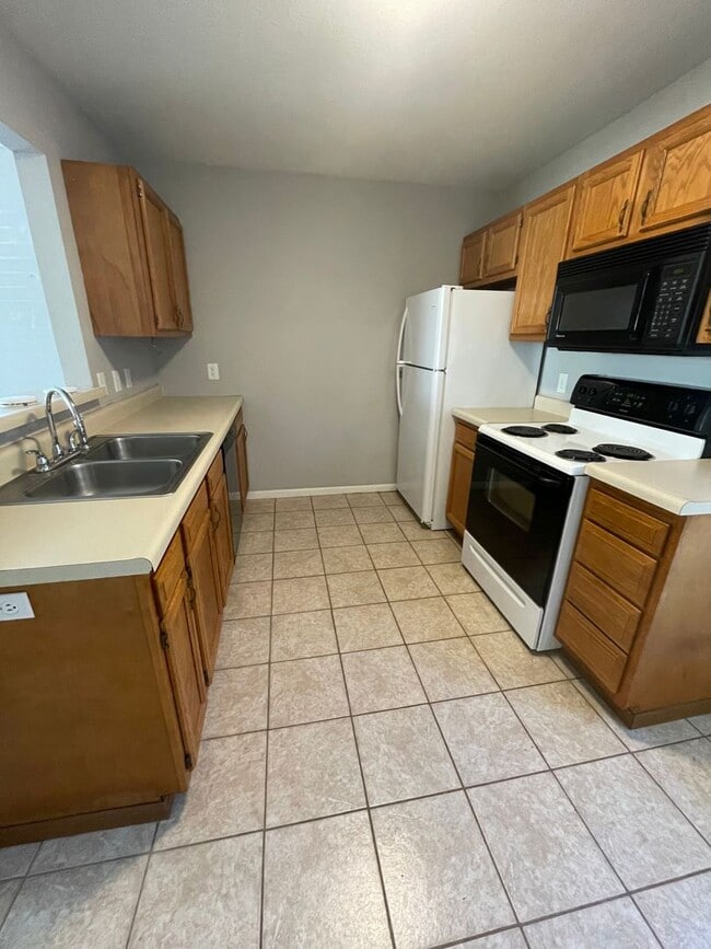 Building Photo - 655-657 W. Country Squire Ct.