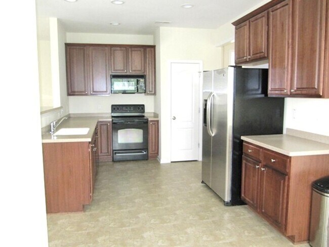 Building Photo - COMING SOON!!! One Month Free Rent ! Discover your new haven! This home offers a perfect blend of...