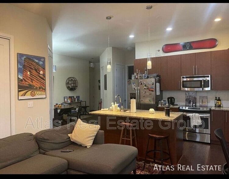 Building Photo - 336 E 1st Ave