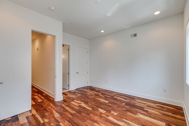 Building Photo - 326 Potts St