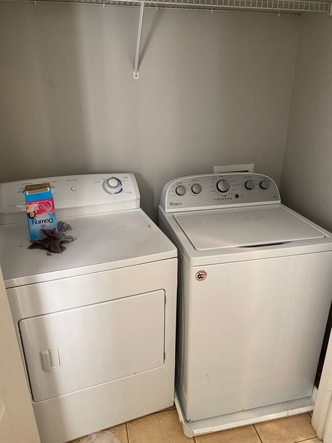 Building Photo - The Verandas on Ruth St.