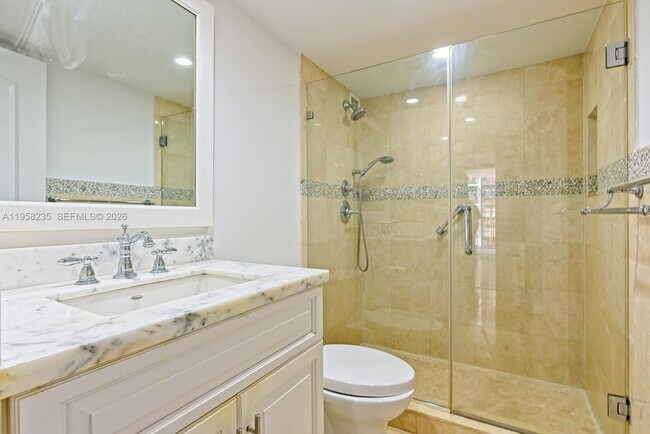 Building Photo - 1925 Brickell Ave